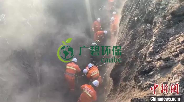 哈爾濱市一污水管網施工現場塌方(圖2) 哈爾濱市一污水管網施工現場塌方(圖2)